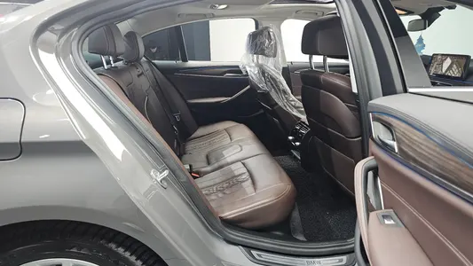 BMW 5 Series (G30) 530e 2020 12