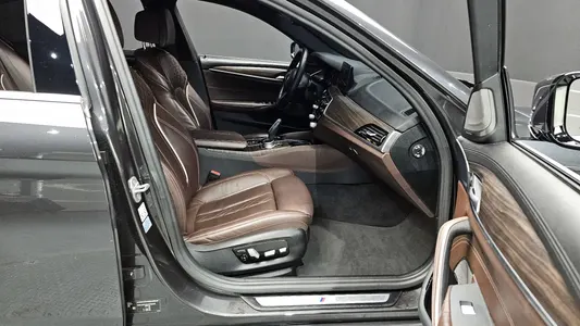 BMW 5 Series (G30) 520i M 2020 11