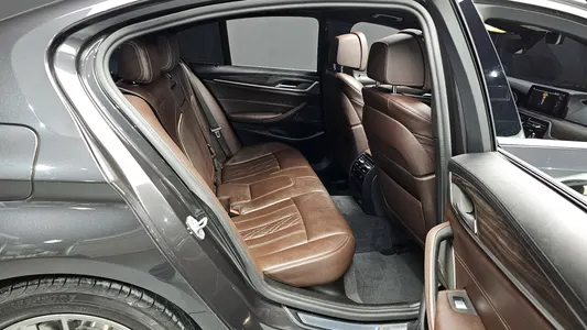 BMW 5 Series (G30) 520i M 2020 12