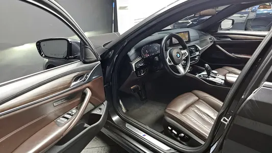 BMW 5 Series (G30) 520i M 2020 10
