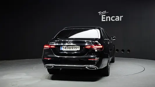 Mercedes-Benz E-Class W213 E300e 4MATIC 2020 4