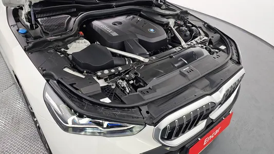 BMW 5 Series (G60) 520i M 2025 6