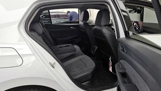 Volkswagen 8 2.0 TDI 2025 12