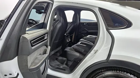 Porsche (PO536) 4.0 GT 2023 11
