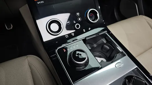 Land Rover 레인지로버 벨라 3.0 D300 R- SE 2017 9