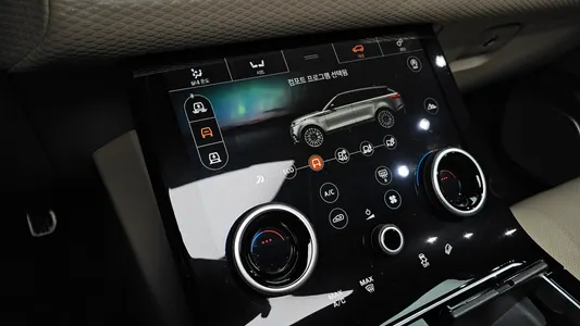 Land Rover 레인지로버 벨라 3.0 D300 R- SE 2017 16