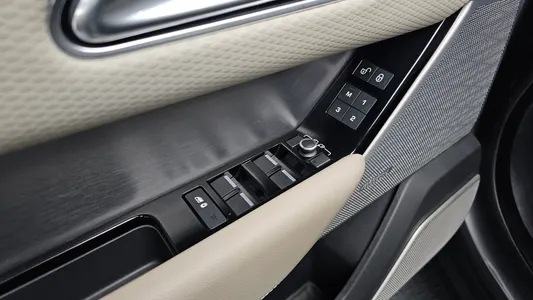 Land Rover 레인지로버 벨라 3.0 D300 R- SE 2017 17