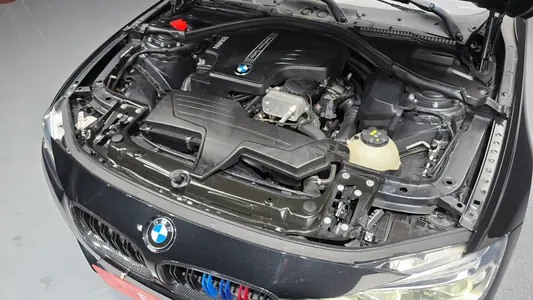BMW 3 Series (F30) 320i 2016 6
