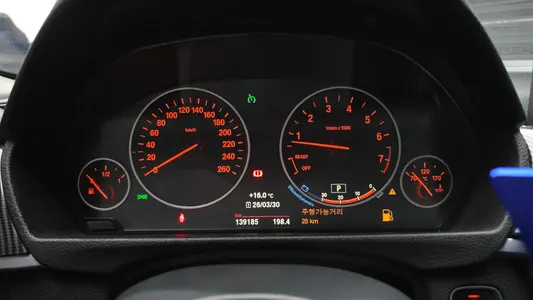 BMW 3 Series (F30) 320i 2016 8