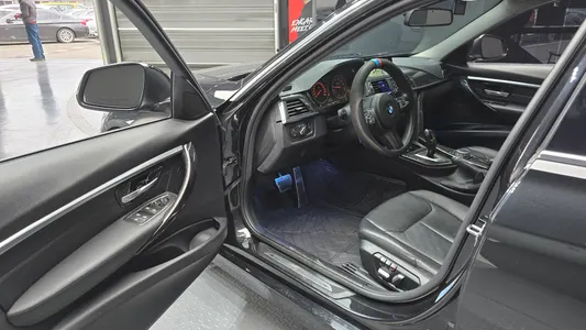 BMW 3 Series (F30) 320i 2016 11