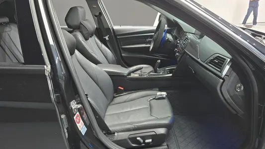 BMW 3 Series (F30) 320i 2016 10
