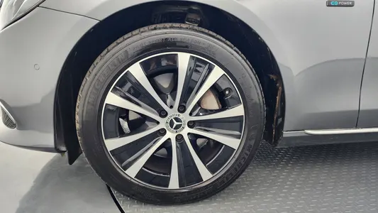 Mercedes-Benz E-Class W213 E300e 4MATIC 2020 4