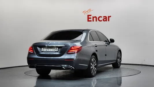 Mercedes-Benz E-Class W213 E300e 4MATIC 2020