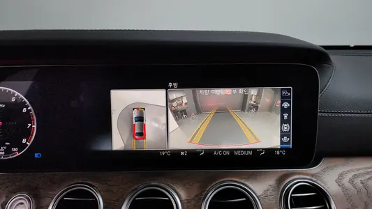 Mercedes-Benz E-Class W213 E300e 4MATIC 2020 14