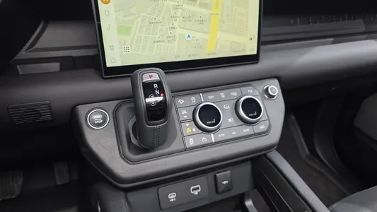 Land Rover (L663) 130 P400 2024 18