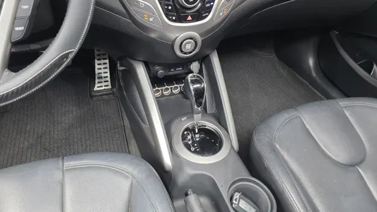 Hyundai 벨로스터 2012 9