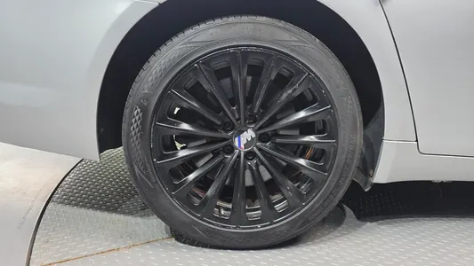 BMW 7 Series (F01) 750Li xDrive 2011 5