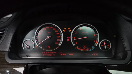 BMW 7 Series (F01) 750Li xDrive 2011 8
