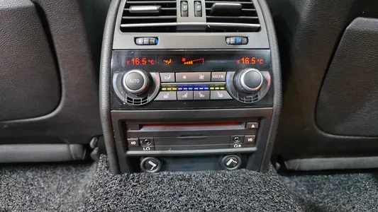 BMW 7 Series (F01) 750Li xDrive 2011 18