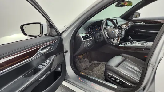 BMW 7 Series (G11) 730Ld xDrive 2016 10