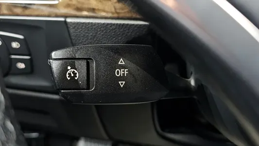 BMW 3 Series (E90) 328i 2008 13