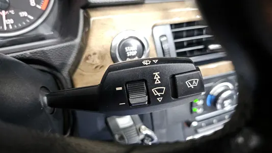 BMW 3 Series (E90) 328i 2008 27