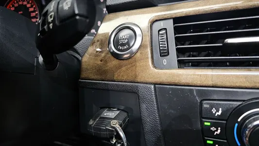 BMW 3 Series (E90) 328i 2008 29