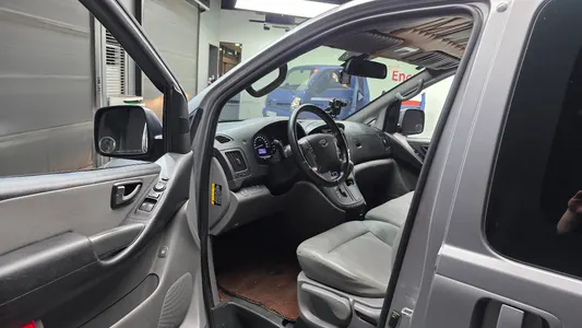 Hyundai Grand Starex 3 2017 10