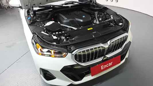 BMW 5 Series (G60) 530e xDrive M 2025 5