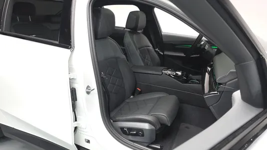 BMW 5 Series (G60) 530e xDrive M 2025 26