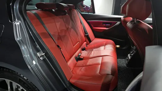 BMW 3 Series (F30) 330i M 2018 11