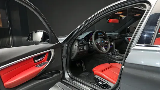 BMW 3 Series (F30) 330i M 2018 10