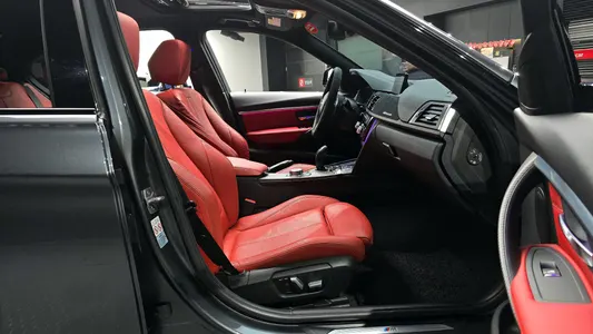 BMW 3 Series (F30) 330i M 2018 26