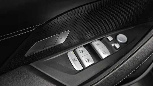 BMW 4 Series (G22) 420i M 2025 27