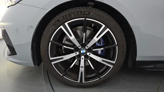 BMW 5 Series (G60) 530i xDrive M 2025 5