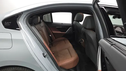 BMW 5 Series (G60) 530i xDrive M 2025 11