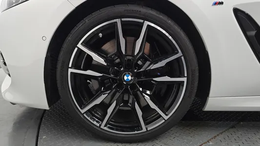 BMW 8 Series (G15) M850i xDrive 2025 4