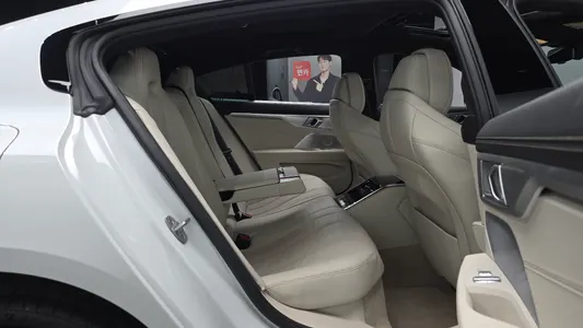 BMW 8 Series (G15) M850i xDrive 2025 11