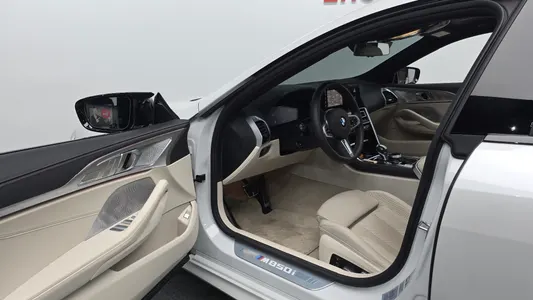 BMW 8 Series (G15) M850i xDrive 2025 9