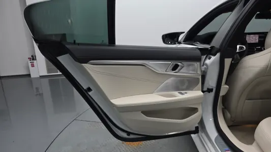 BMW 8 Series (G15) M850i xDrive 2025 25