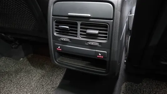 Volkswagen 투아렉 V6 3.0 TDI 2015 18