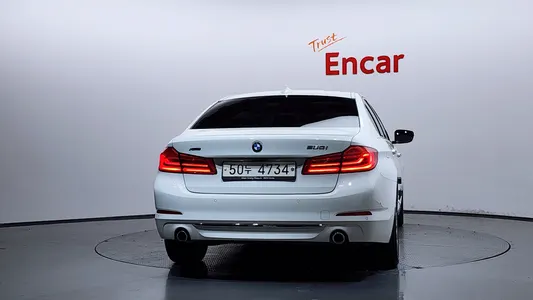 BMW 5 Series (G30) 530i xDrive 2018 4