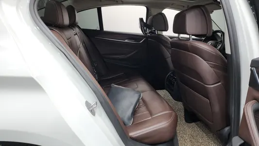BMW 5 Series (G30) 530i xDrive 2018 11