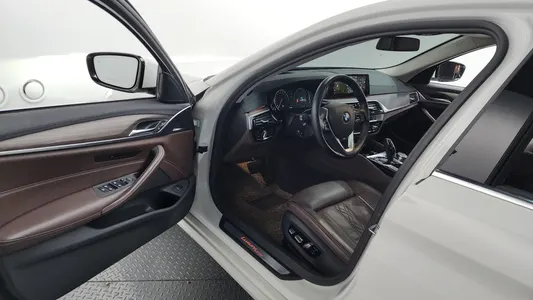BMW 5 Series (G30) 530i xDrive 2018 10