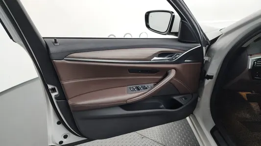BMW 5 Series (G30) 530i xDrive 2018 24