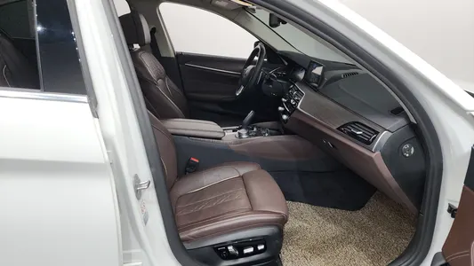 BMW 5 Series (G30) 530i xDrive 2018 26