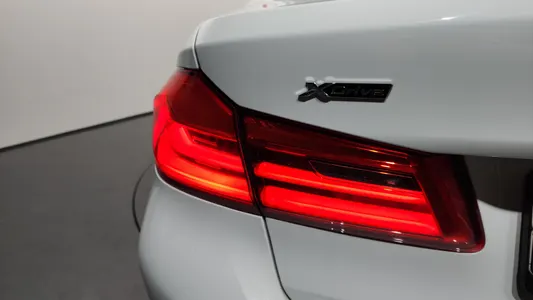 BMW 5 Series (G30) 530i xDrive 2018 23