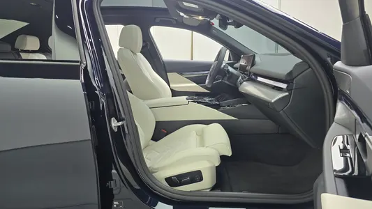 BMW 5 Series (G60) 523d M 2025 26