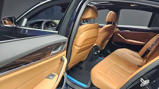 BMW 5 Series (G30) 520i M 2021 17