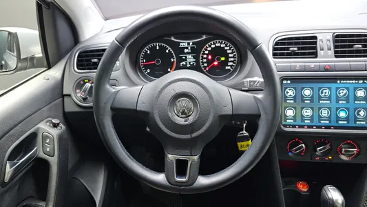 Volkswagen 폴로 1.6 TDI R-Line 2013 12